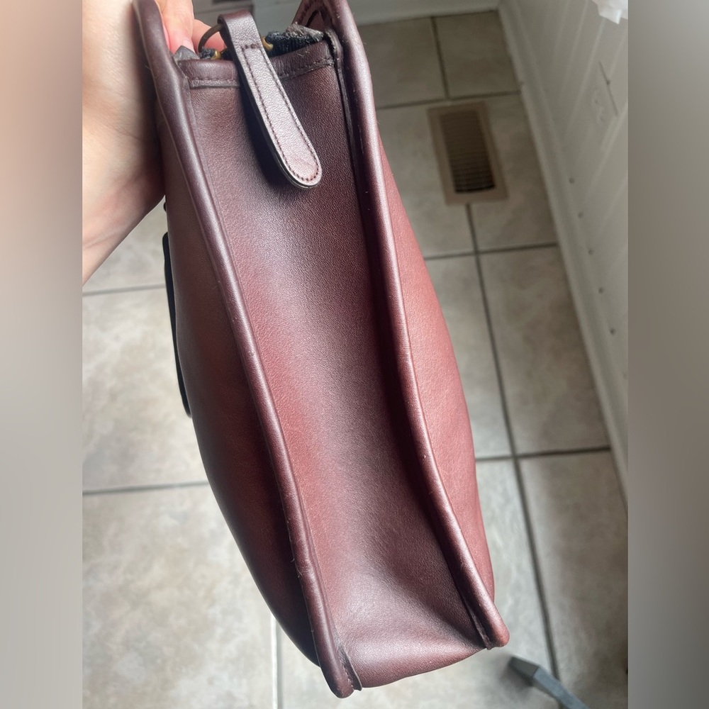 Coach Embassy BriefcasePre 94 One sided Tag #0695-934 measures: 10.5 H & 17 in L - Picture 11 of 16